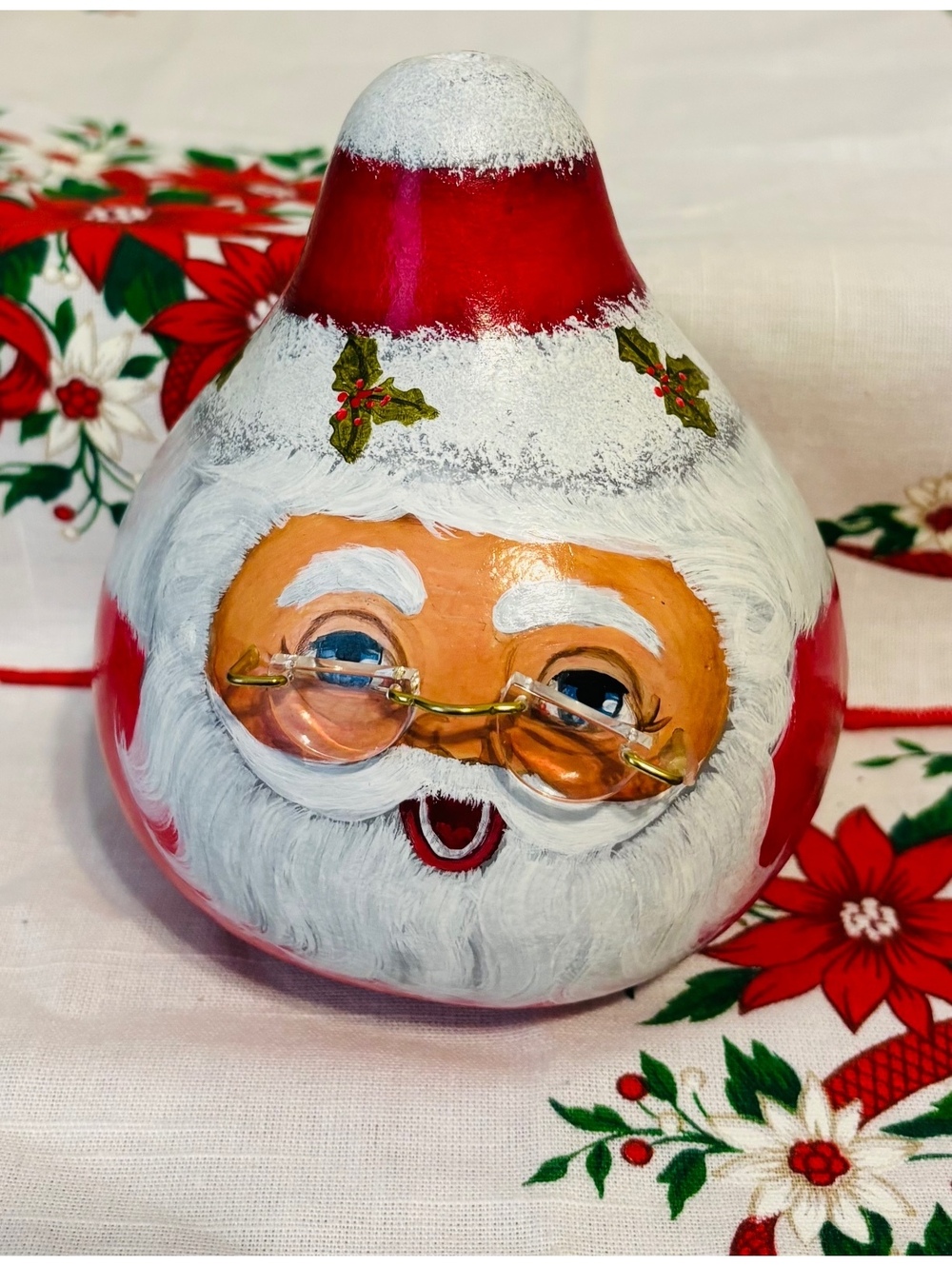 Unique Festive Folk Art Hand Painted Christmas Santa Gourd 5” Tall 5” Dianeter